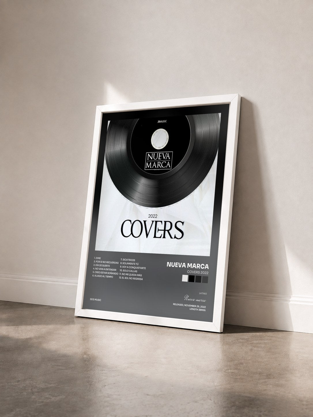 #blanc Tableau de l'album Covers 2022 de Nueva marca vu de trois quarts, cadre blanc