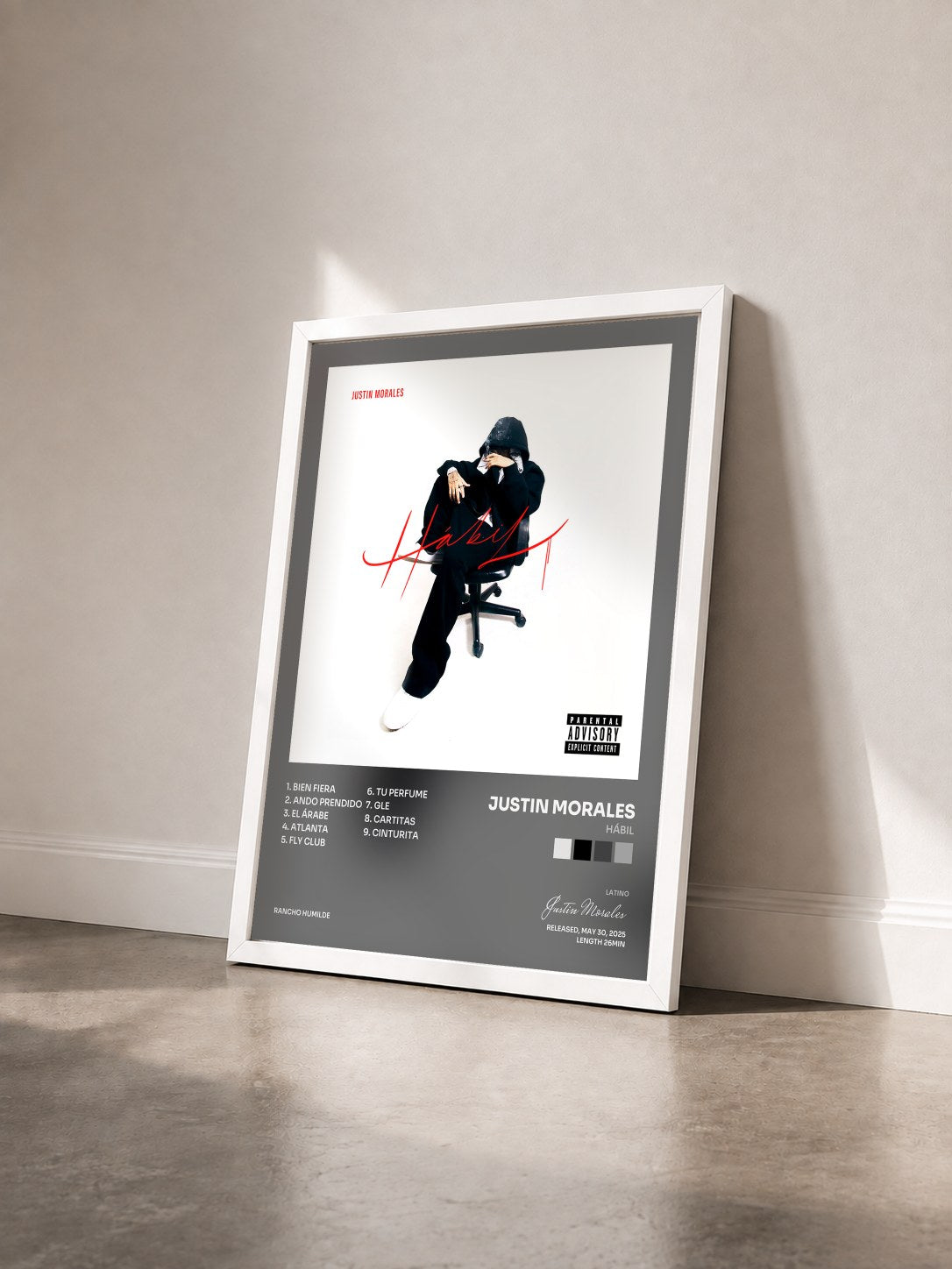 #blanc Tableau de l'album Hábil de Justin Morales vu de trois quarts, cadre blanc