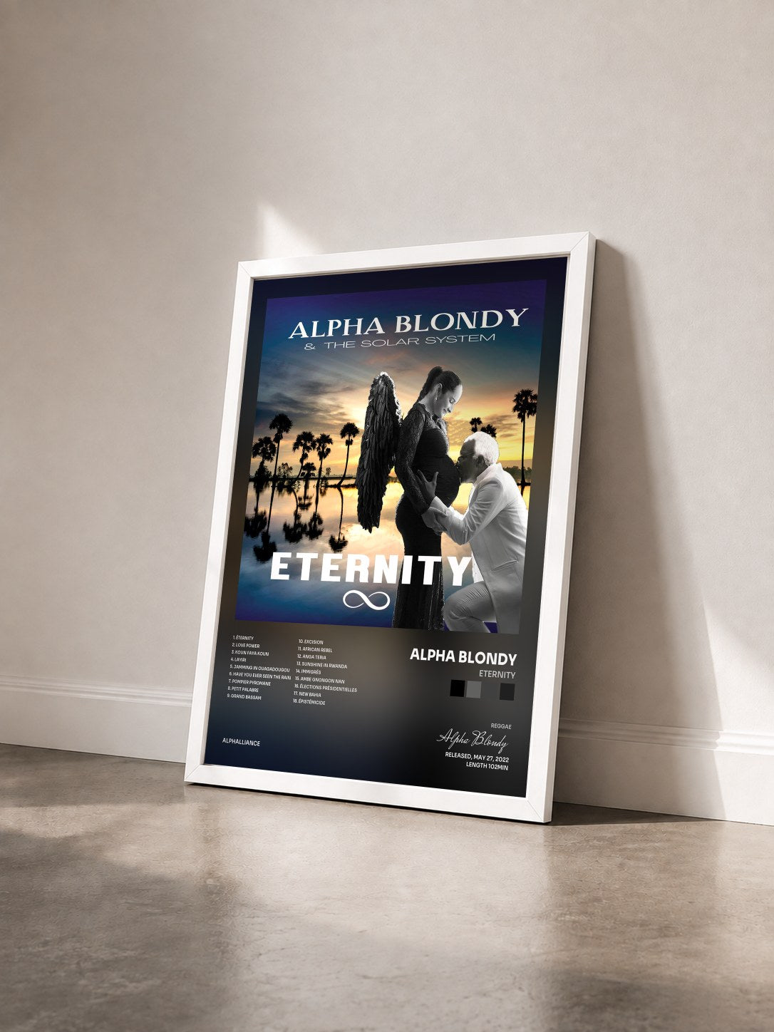 #blanc Tableau de l'album Eternity de Alpha Blondy vu de trois quarts, cadre blanc