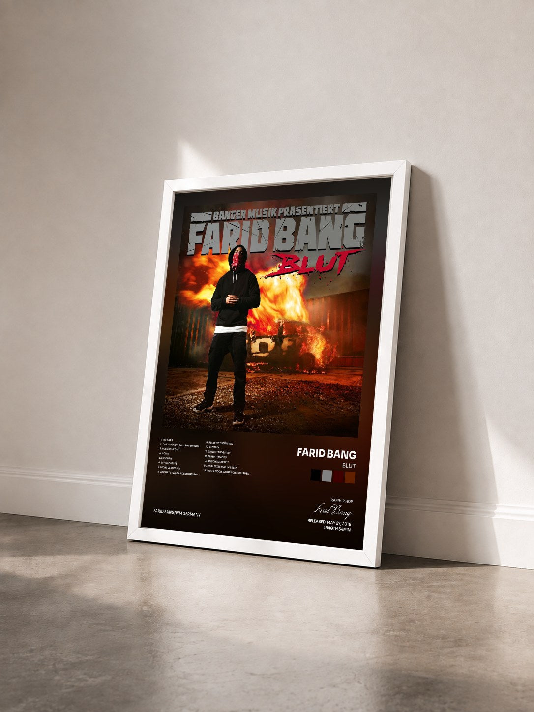 #blanc Tableau de l'album Blut de Farid Bang vu de trois quarts, cadre blanc