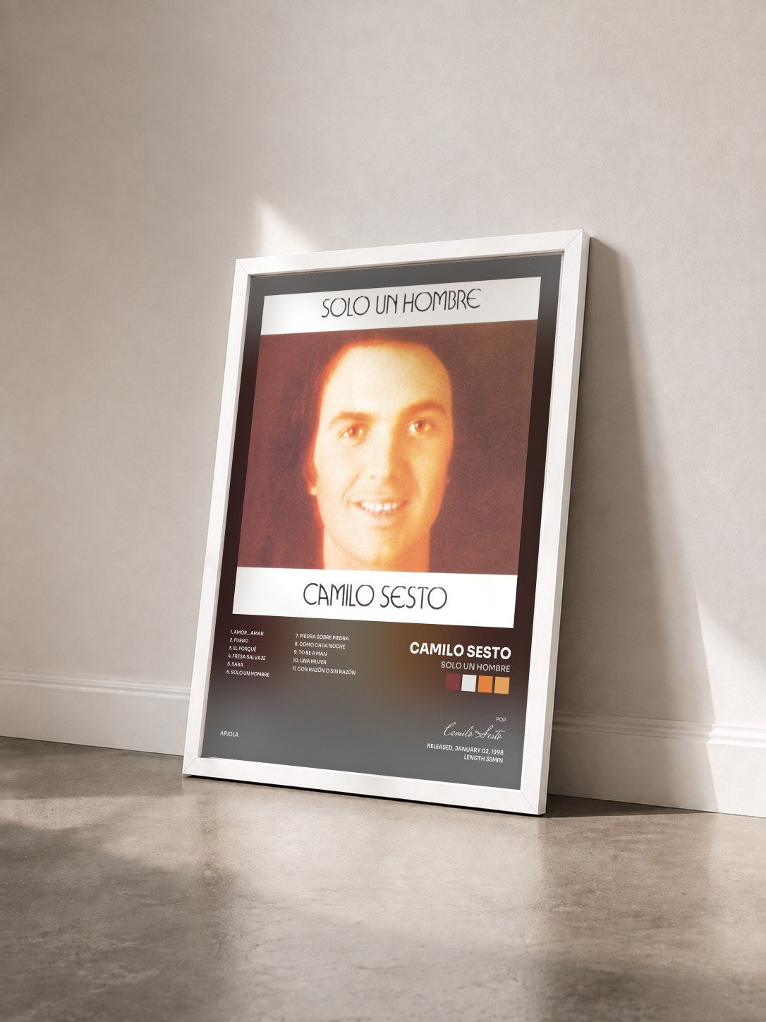 #blanc Tableau de l'album Solo un Hombre de Camilo Sesto vu de trois quarts, cadre blanc