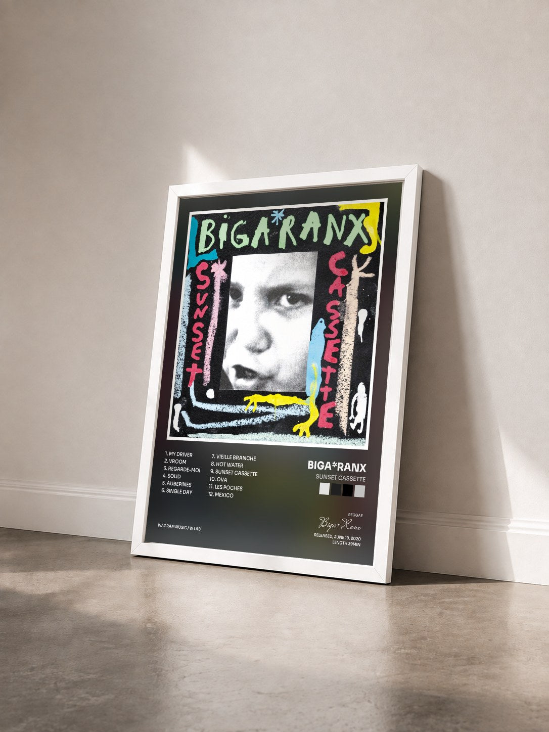 #blanc Tableau de l'album Sunset Cassette de Biga*Ranx vu de trois quarts, cadre blanc