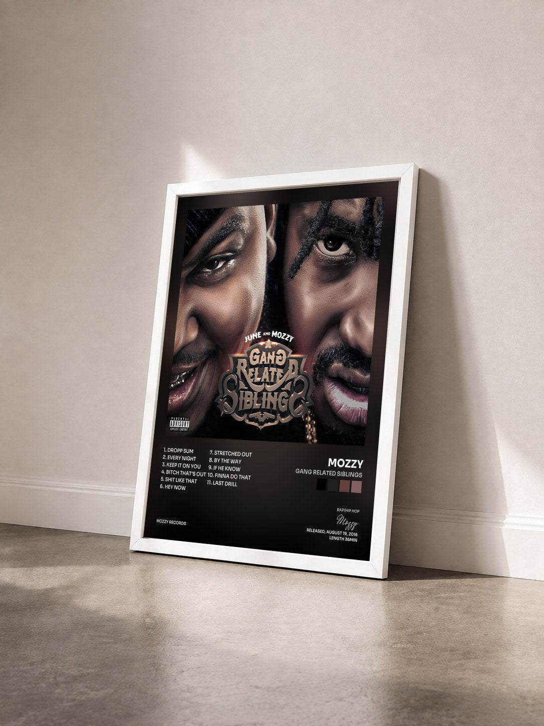 #blanc Tableau de l'album Gang Related Siblings de Mozzy vu de trois quarts, cadre blanc