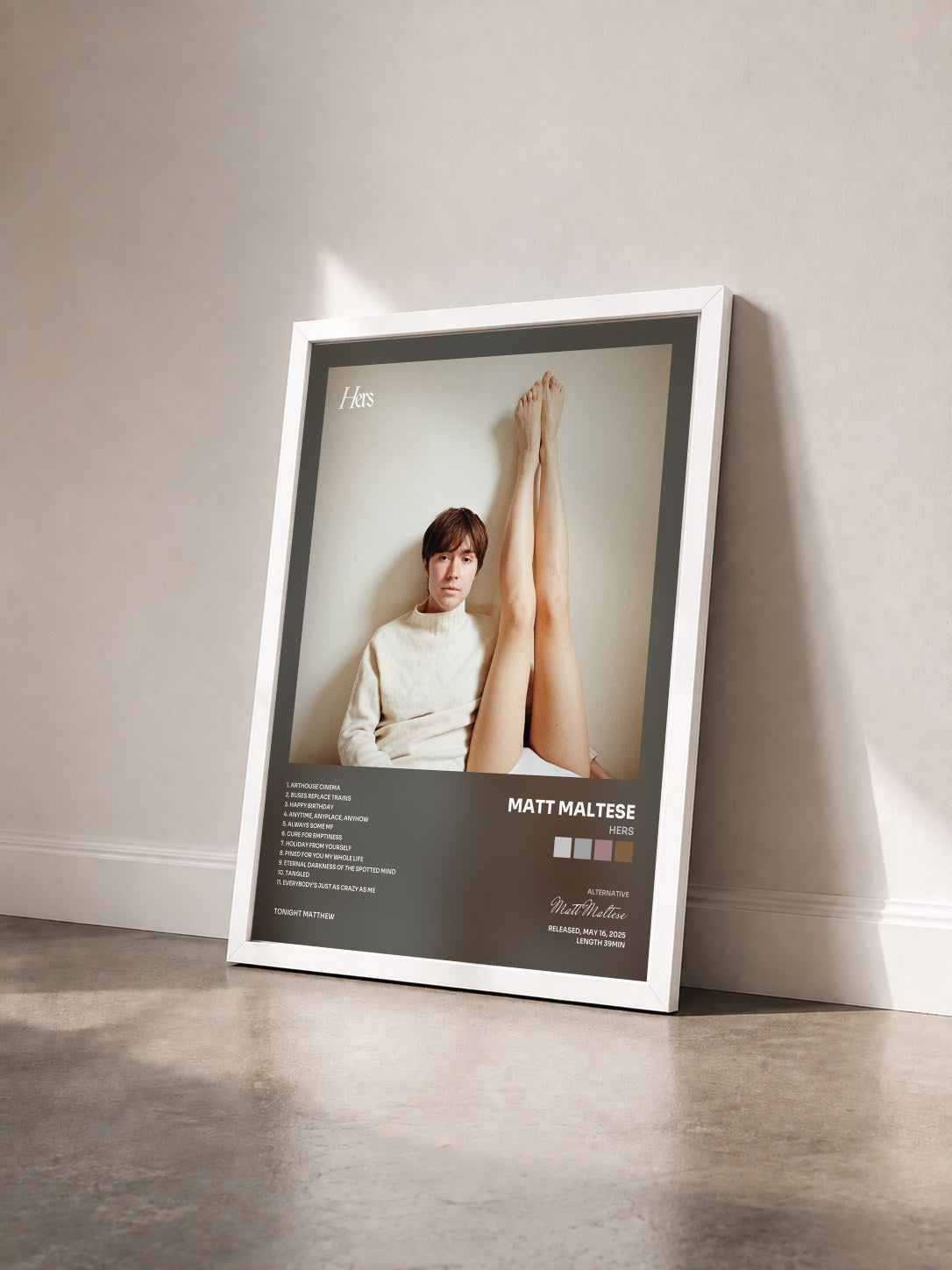 #blanc Tableau de l'album Hers de Matt Maltese vu de trois quarts, cadre blanc