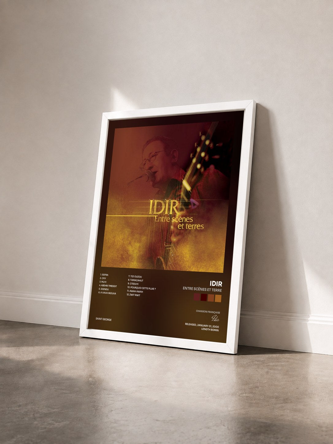 #blanc Tableau de l'album Entre scènes et terre de Idir vu de trois quarts, cadre blanc