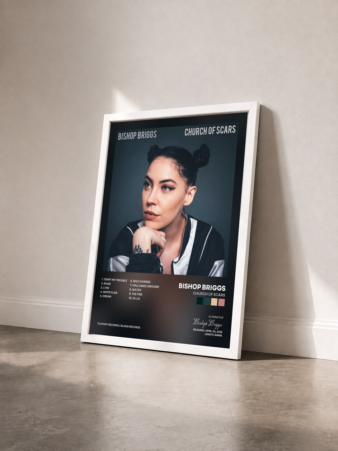 #blanc Tableau de l'album Church Of Scars de Bishop Briggs vu de trois quarts, cadre blanc