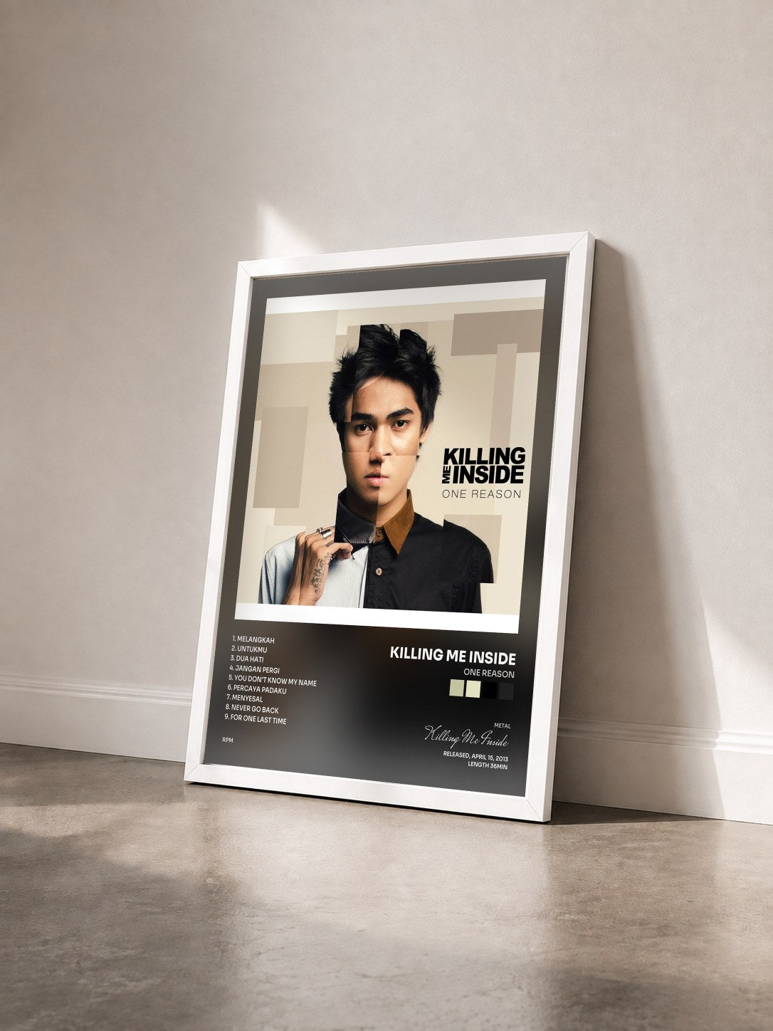 #blanc Tableau de l'album One Reason de Killing Me Inside vu de trois quarts, cadre blanc