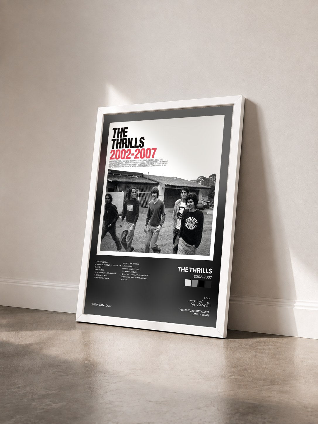#blanc Tableau de l'album 2002-2007 de The Thrills vu de trois quarts, cadre blanc