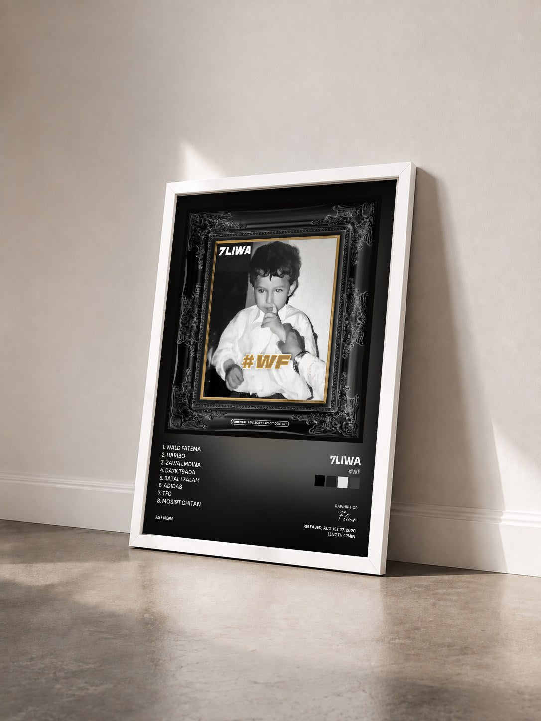 #blanc Tableau de l'album #WF de 7liwa vu de trois quarts, cadre blanc