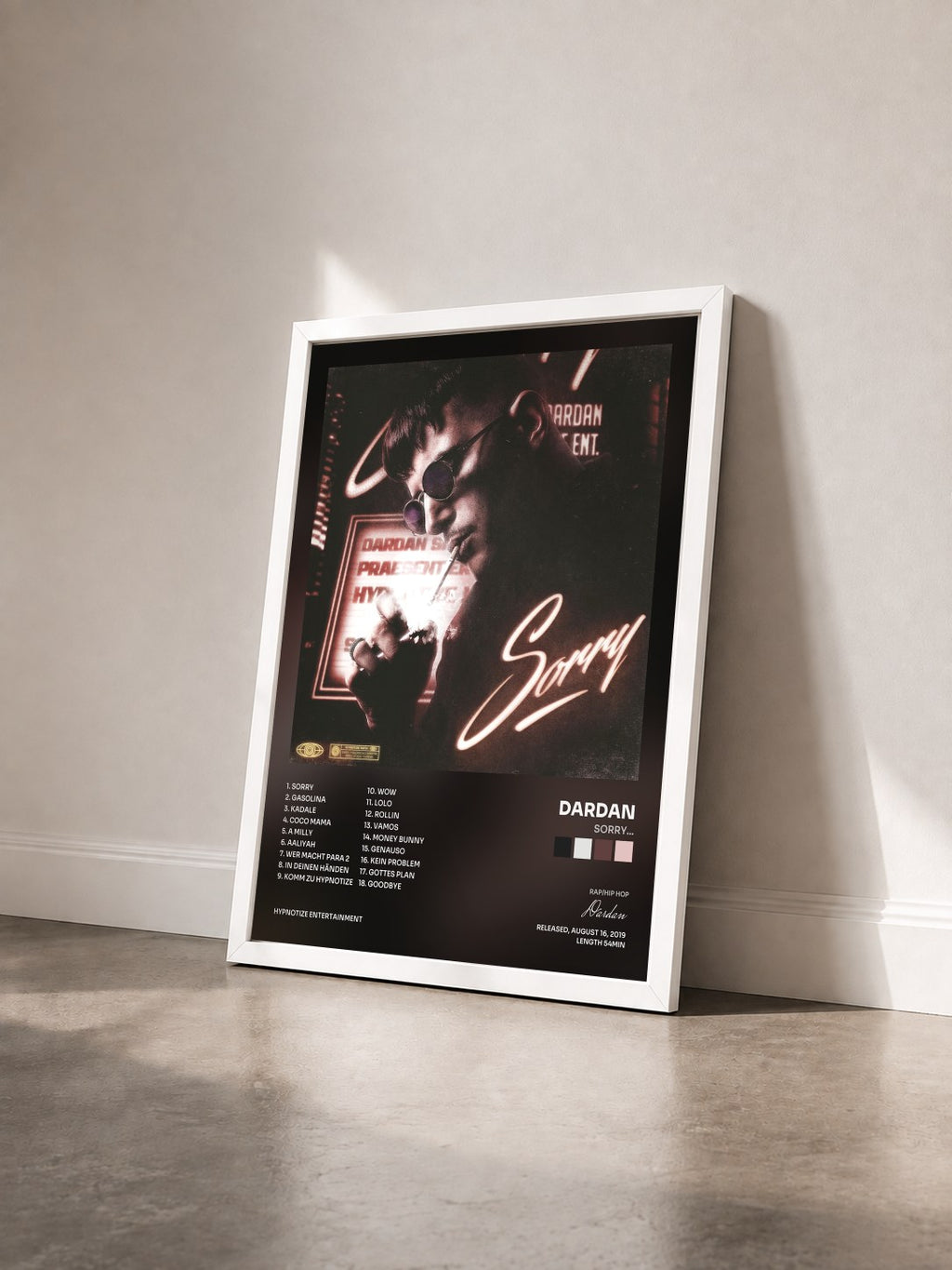 #blanc Tableau de l'album SORRY... de Dardan vu de trois quarts, cadre blanc
