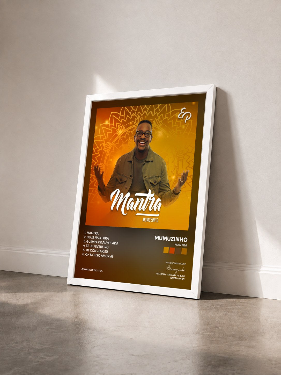 #blanc Tableau de l'album Mantra de Mumuzinho vu de trois quarts, cadre blanc