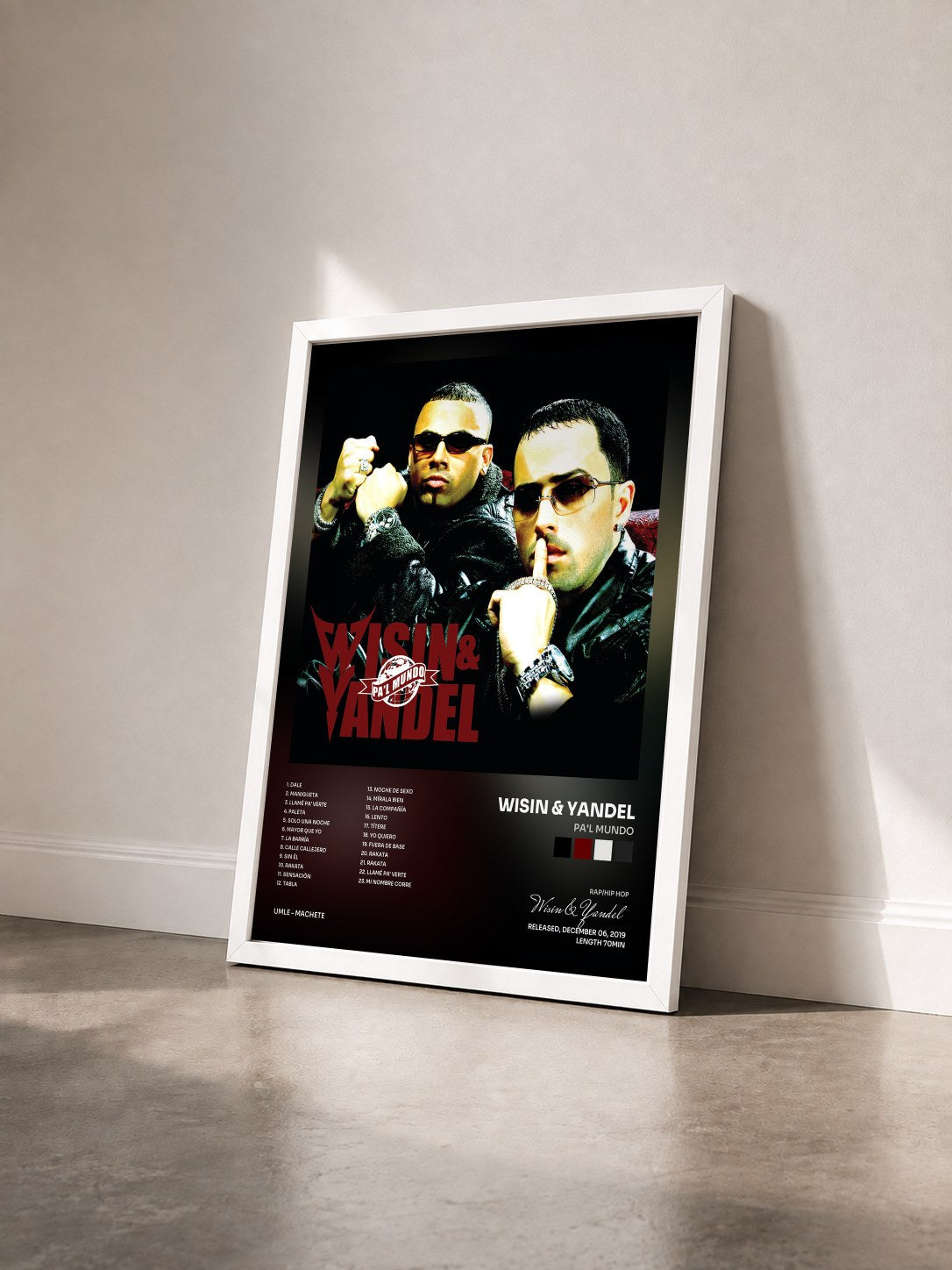 #blanc Tableau de l'album Pa'l Mundo de Wisin & Yandel vu de trois quarts, cadre blanc