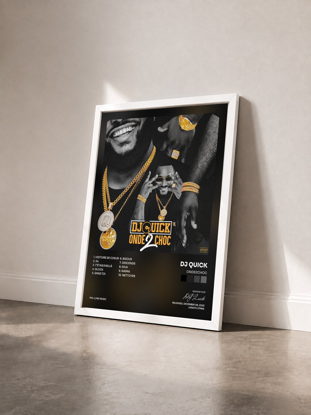 #blanc Tableau de l'album Onde2Choc de DJ Quick vu de trois quarts, cadre blanc