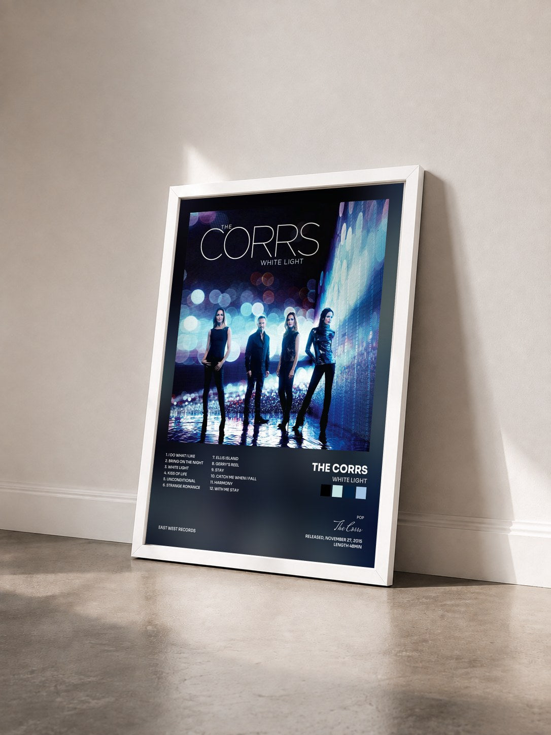 #blanc Tableau de l'album White Light de The Corrs vu de trois quarts, cadre blanc
