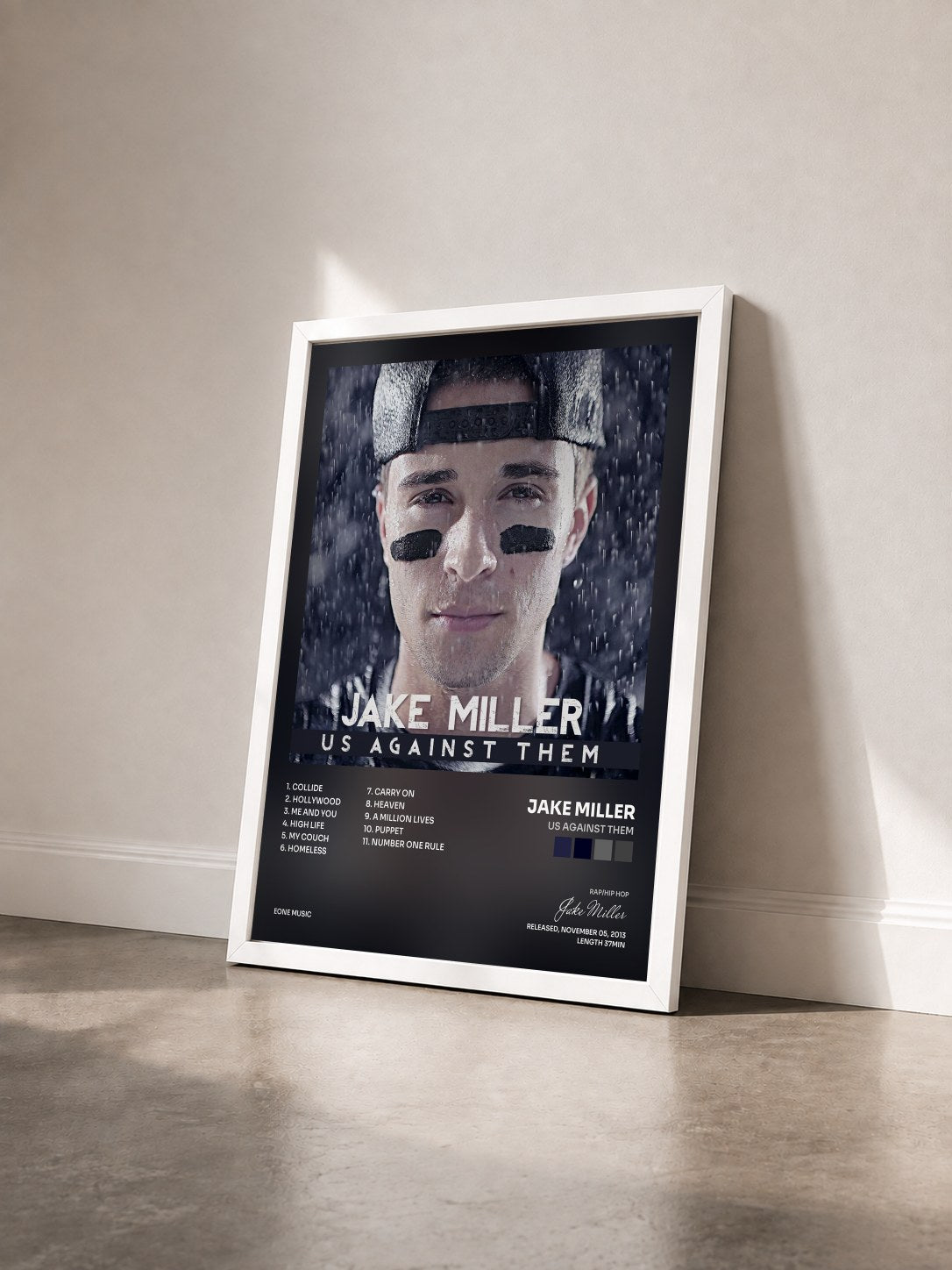 #blanc Tableau de l'album Us Against Them de Jake Miller vu de trois quarts, cadre blanc