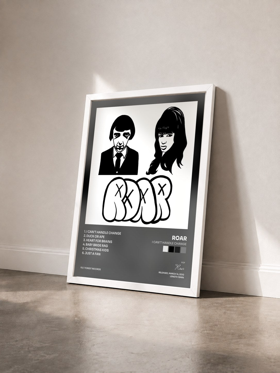 #blanc Tableau de l'album I Can't Handle Change de Roar vu de trois quarts, cadre blanc