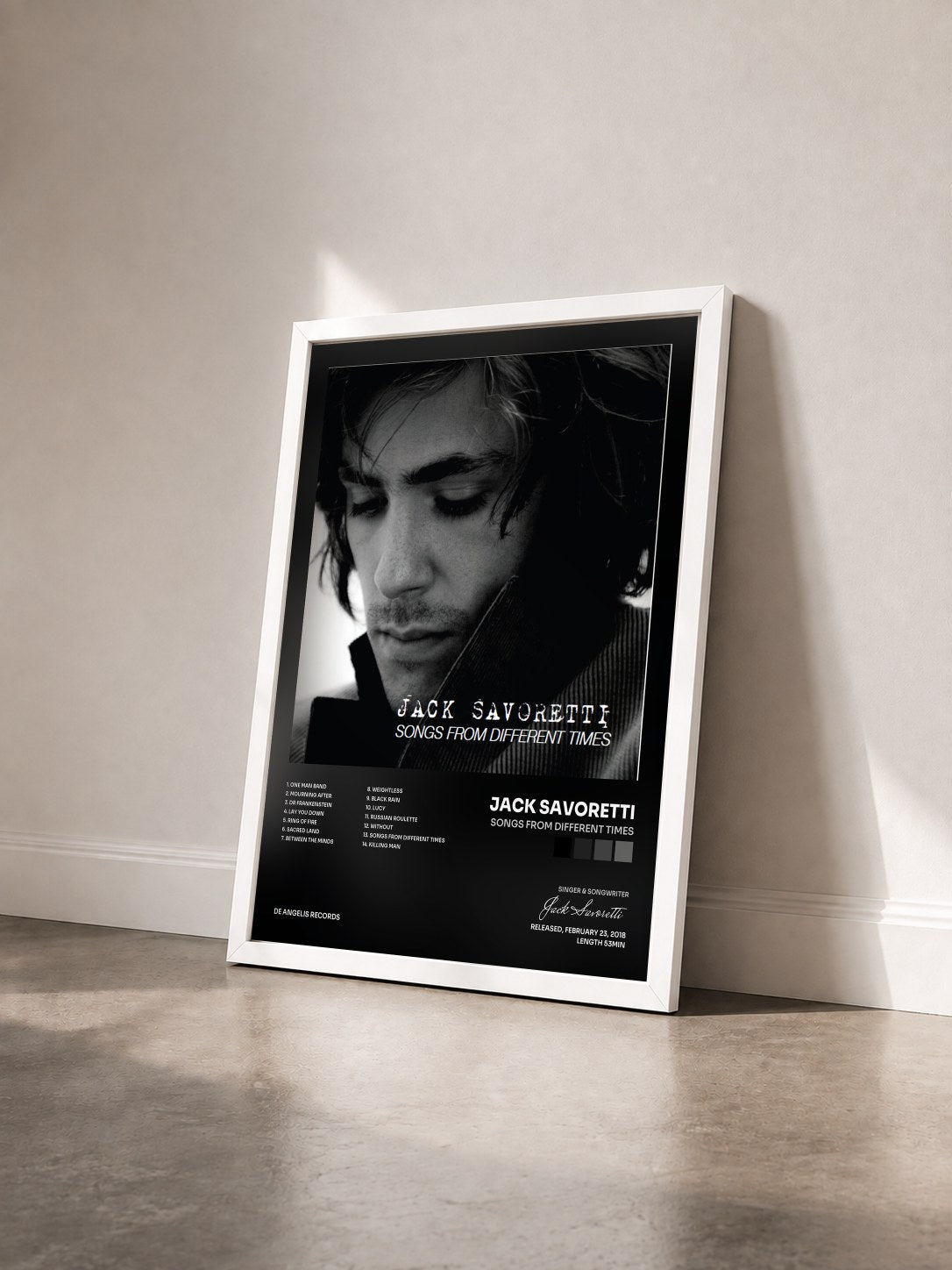#blanc Tableau de l'album Songs From Different Times de Jack Savoretti vu de trois quarts, cadre blanc