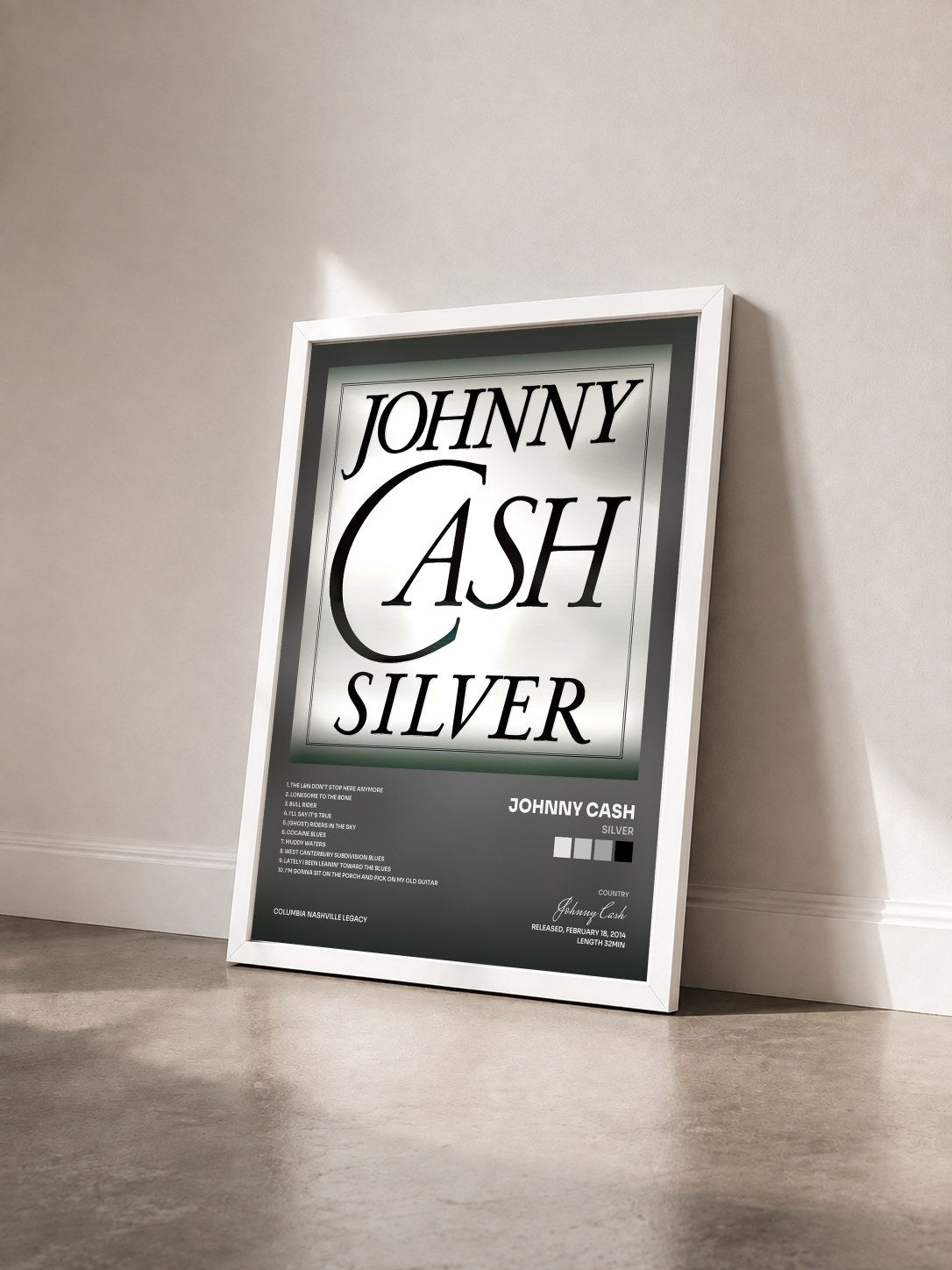 #blanc Tableau de l'album Silver de Johnny Cash vu de trois quarts, cadre blanc