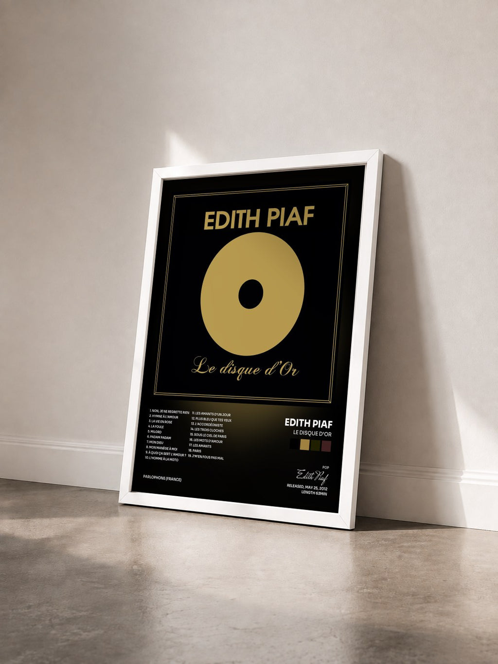 #blanc Tableau de l'album Le disque d'or de Edith Piaf vu de trois quarts, cadre blanc