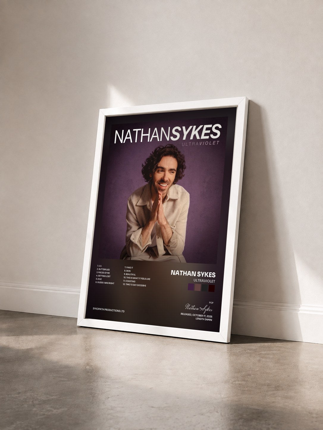 #blanc Tableau de l'album Ultraviolet de Nathan Sykes vu de trois quarts, cadre blanc