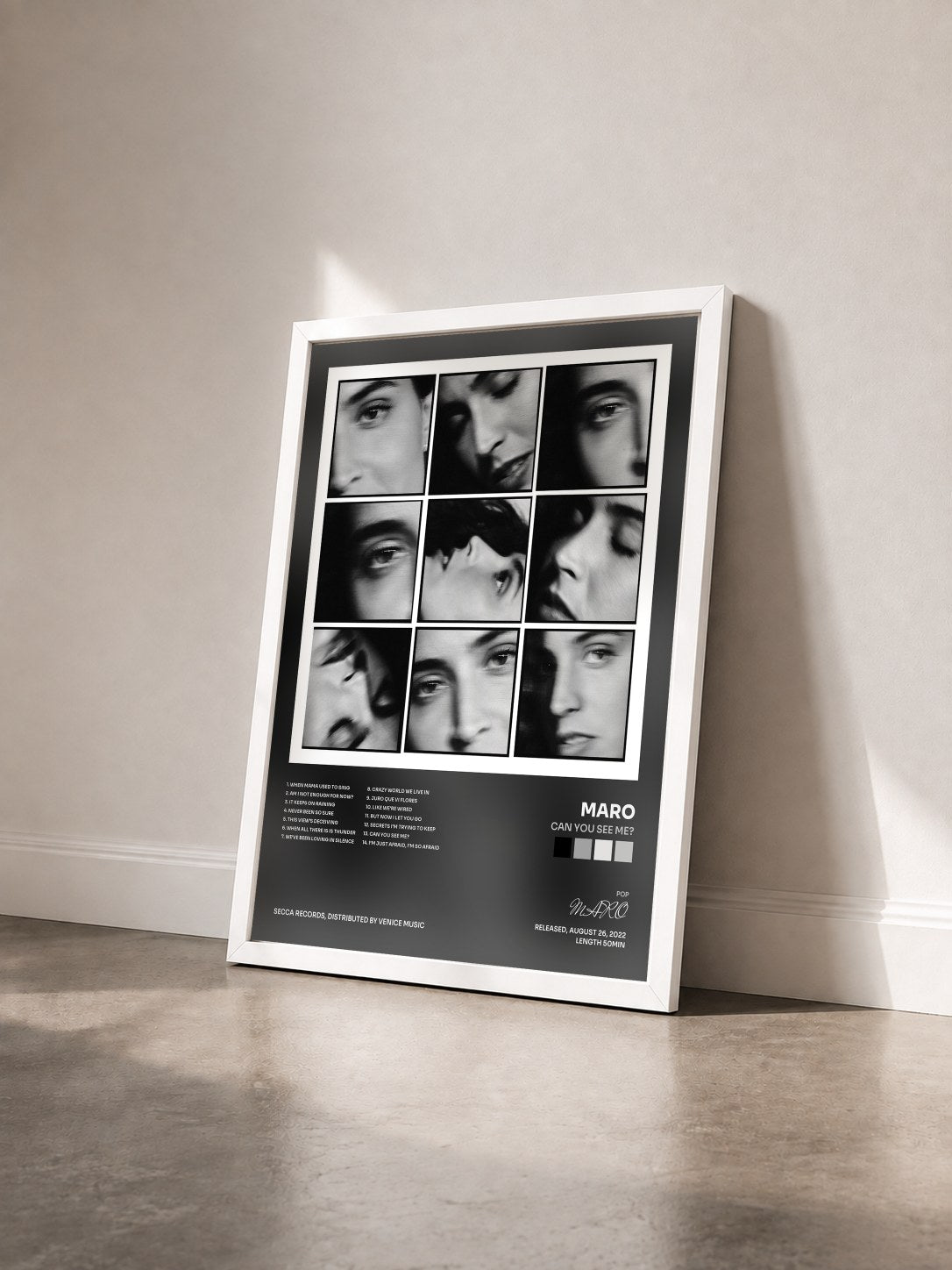 #blanc Tableau de l'album can you see me? de MARO vu de trois quarts, cadre blanc