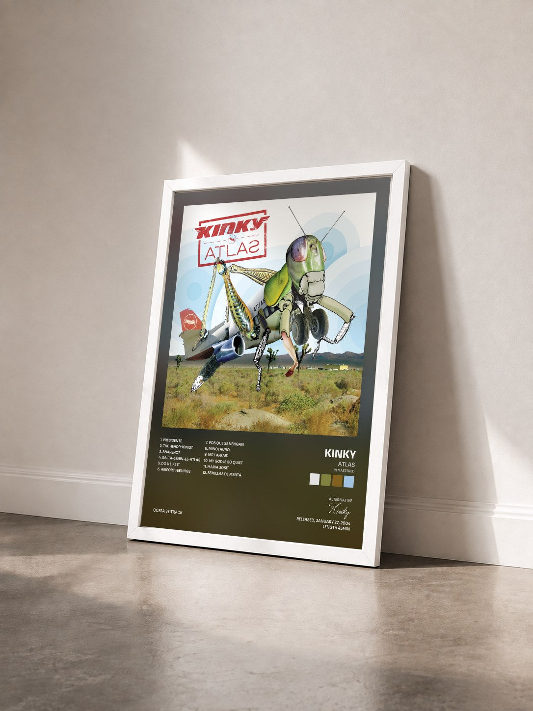 #blanc Tableau de l'album Atlas (Remastered) de Kinky vu de trois quarts, cadre blanc