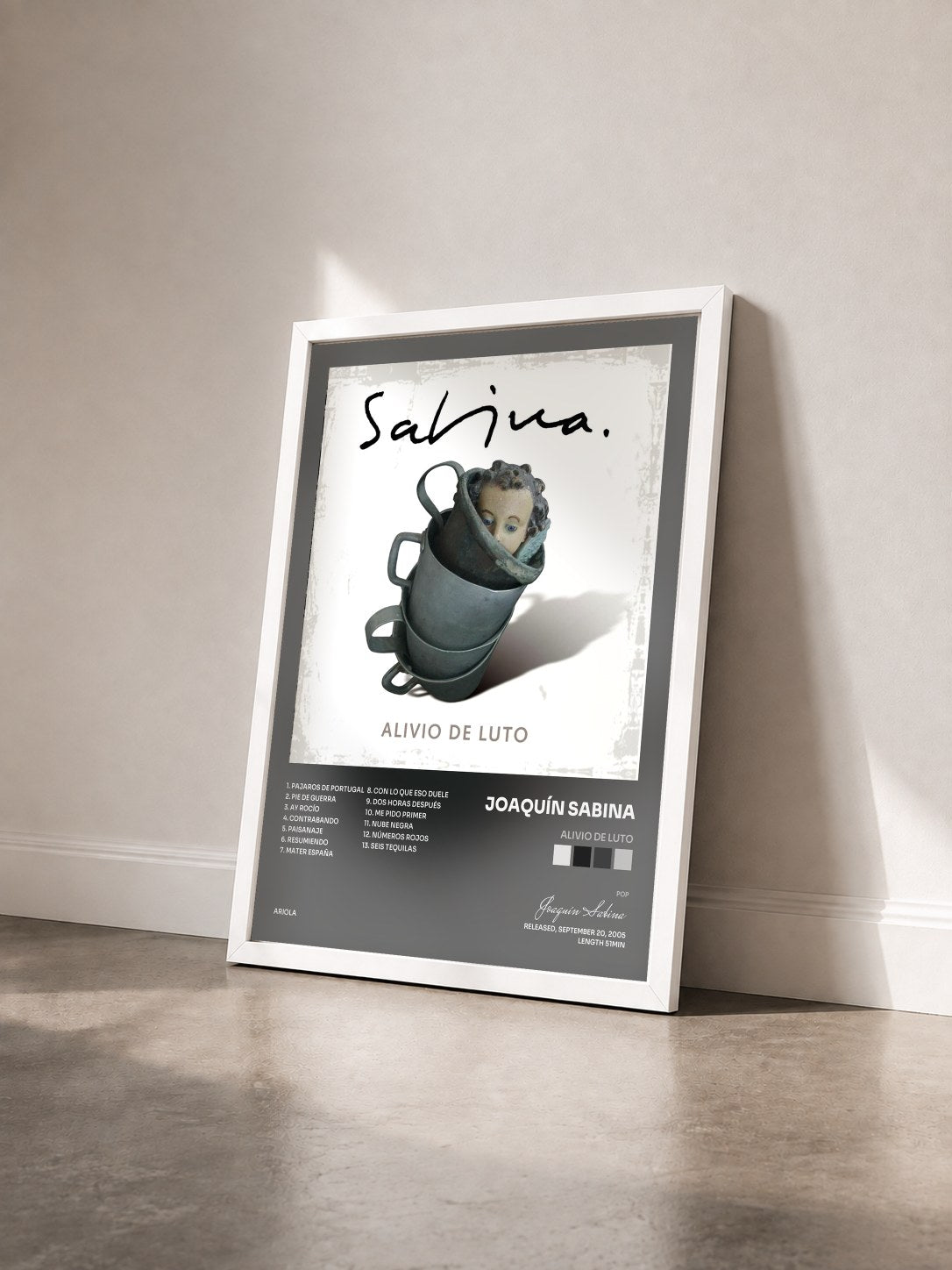 #blanc Tableau de l'album Alivio De Luto de Joaquín Sabina vu de trois quarts, cadre blanc