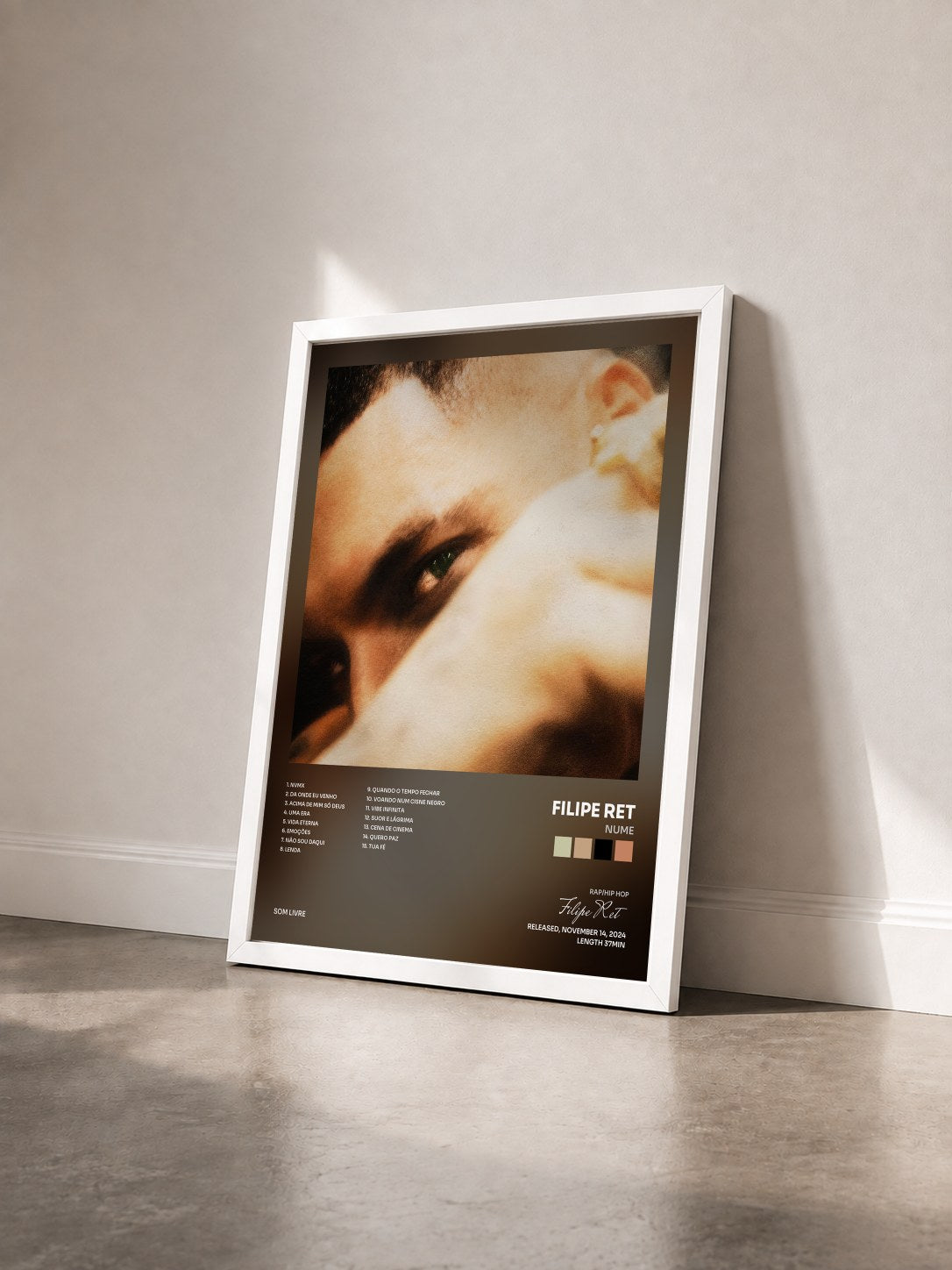 #blanc Tableau de l'album NUME de Filipe Ret vu de trois quarts, cadre blanc