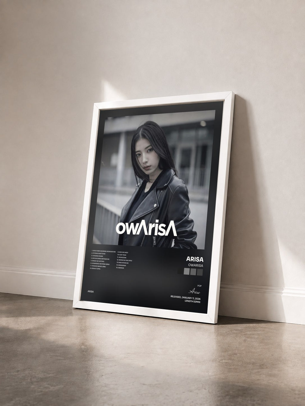#blanc Tableau de l'album owArisA de Arisa vu de trois quarts, cadre blanc