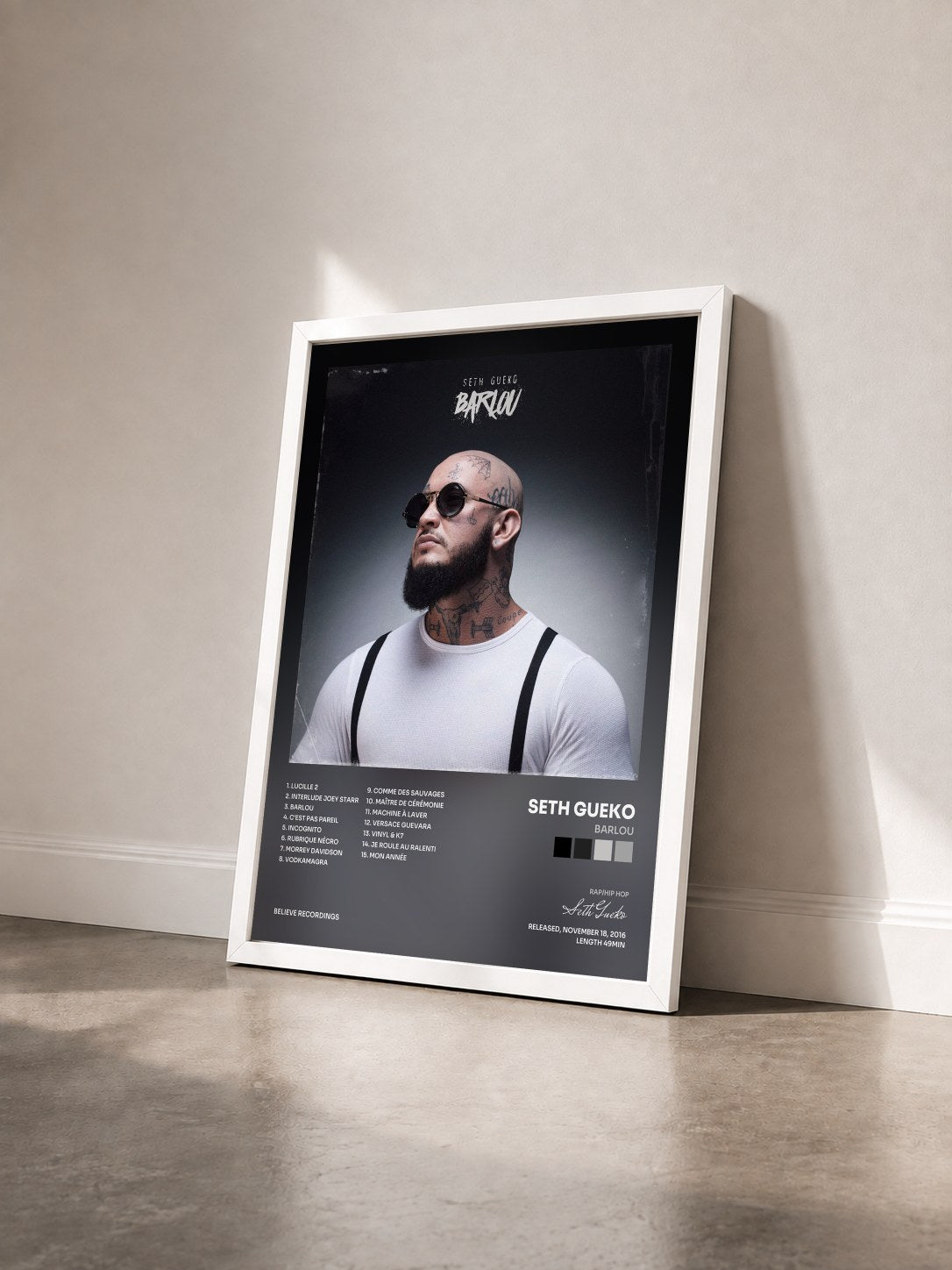 #blanc Tableau de l'album Barlou de Seth Gueko vu de trois quarts, cadre blanc