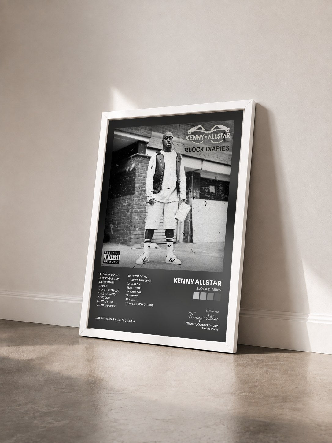 #blanc Tableau de l'album Block Diaries de Kenny Allstar vu de trois quarts, cadre blanc
