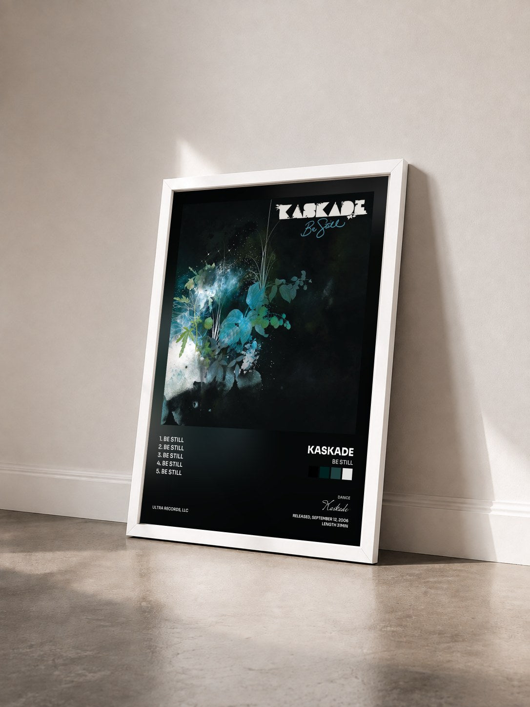 #blanc Tableau de l'album Be Still de Kaskade vu de trois quarts, cadre blanc