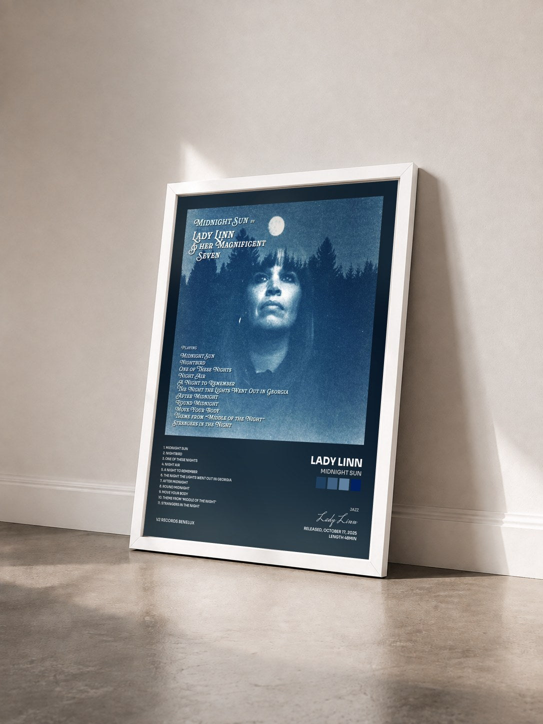 #blanc Tableau de l'album Midnight Sun de Lady Linn vu de trois quarts, cadre blanc