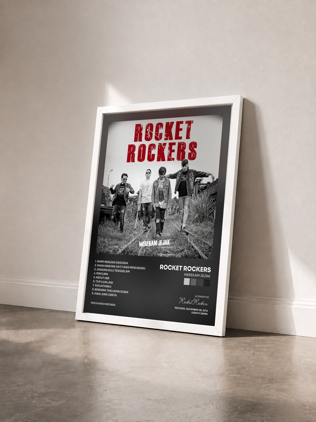 #blanc Tableau de l'album Merekam Jejak de Rocket Rockers vu de trois quarts, cadre blanc