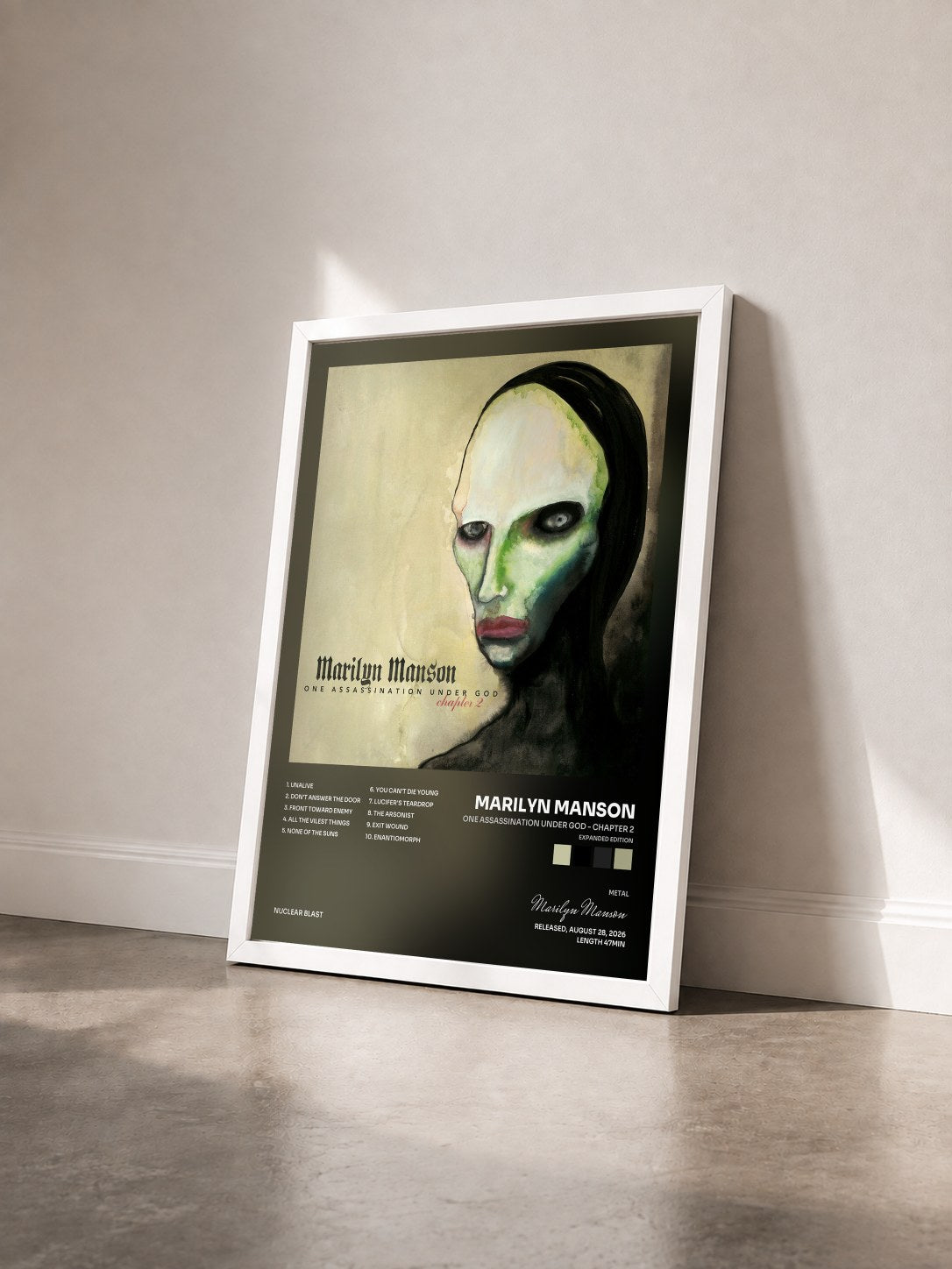#blanc Tableau de l'album One Assassination Under God - Chapter 2 (Expanded Edition) de Marilyn Manson vu de trois quarts, cadre blanc