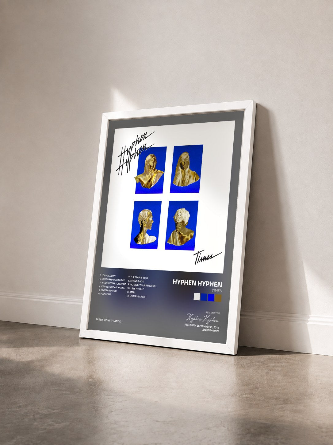 #blanc Tableau de l'album Times de Hyphen Hyphen vu de trois quarts, cadre blanc