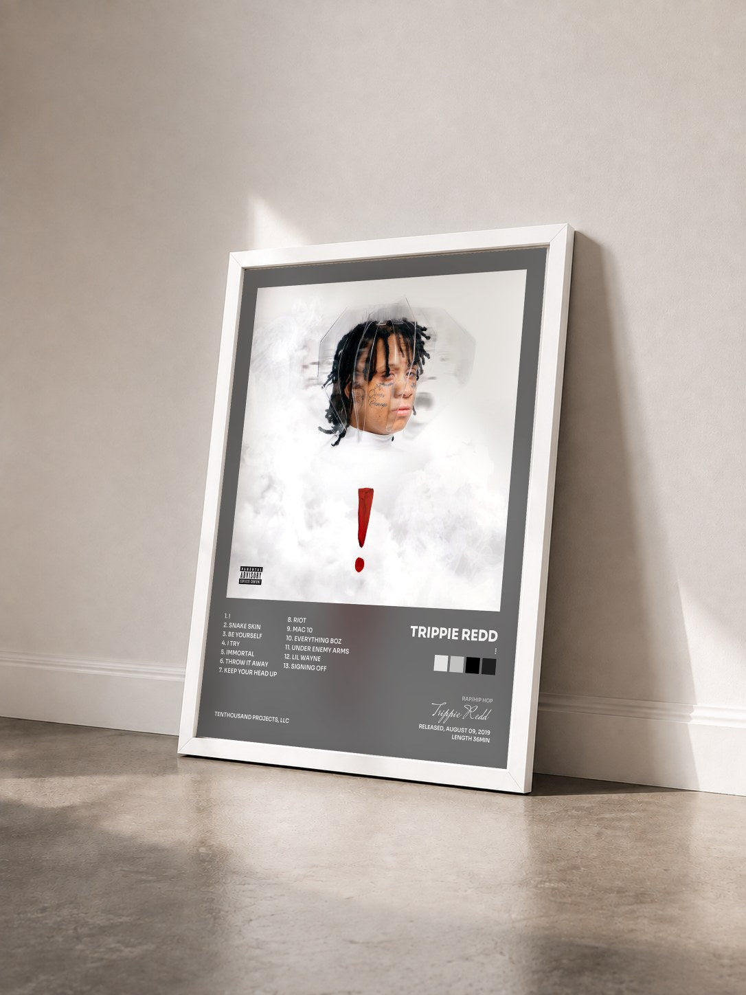 #blanc Tableau de l'album ! de Trippie Redd vu de trois quarts, cadre blanc