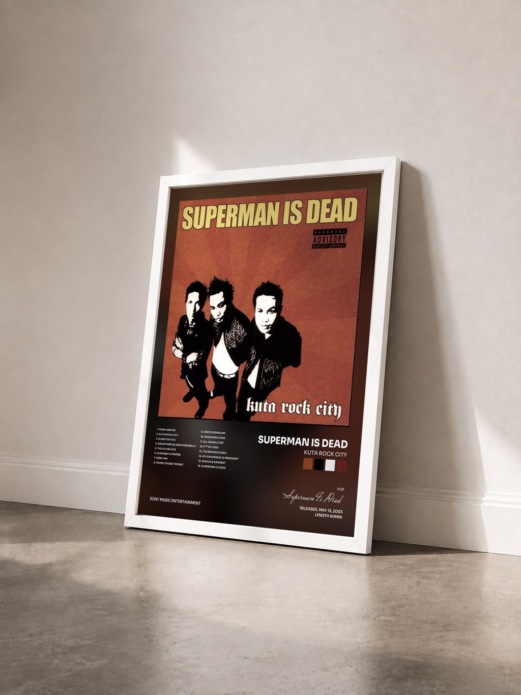 #blanc Tableau de l'album Kuta Rock City de Superman Is Dead vu de trois quarts, cadre blanc