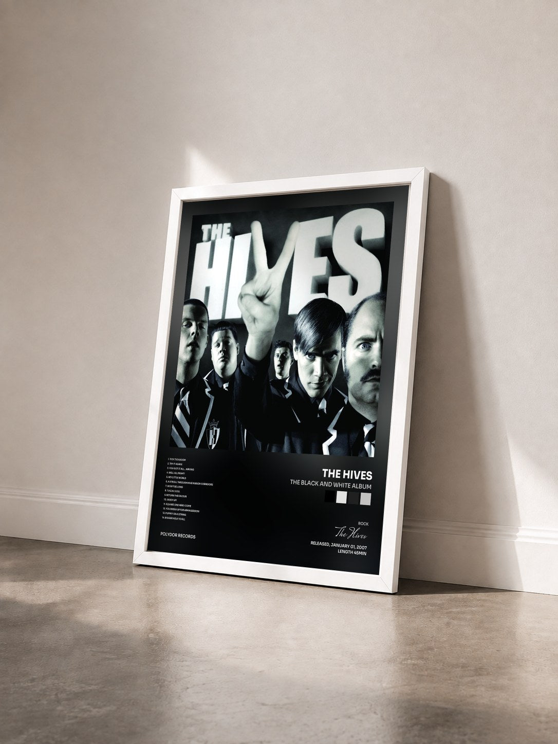 #blanc Tableau de l'album The Black and White album de The Hives vu de trois quarts, cadre blanc