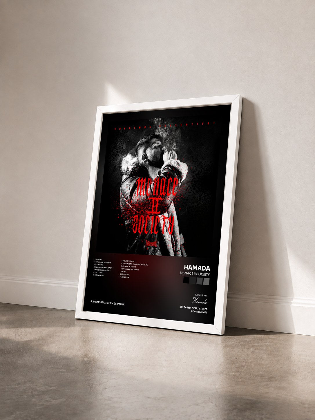 #blanc Tableau de l'album Menace II Society de Hamada vu de trois quarts, cadre blanc