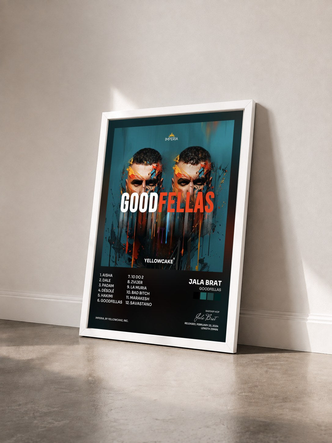#blanc Tableau de l'album GoodFellas de Jala Brat vu de trois quarts, cadre blanc