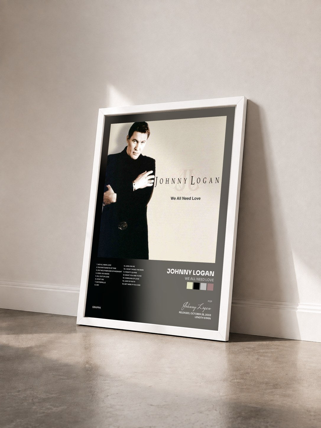 #blanc Tableau de l'album We All Need Love de Johnny Logan vu de trois quarts, cadre blanc