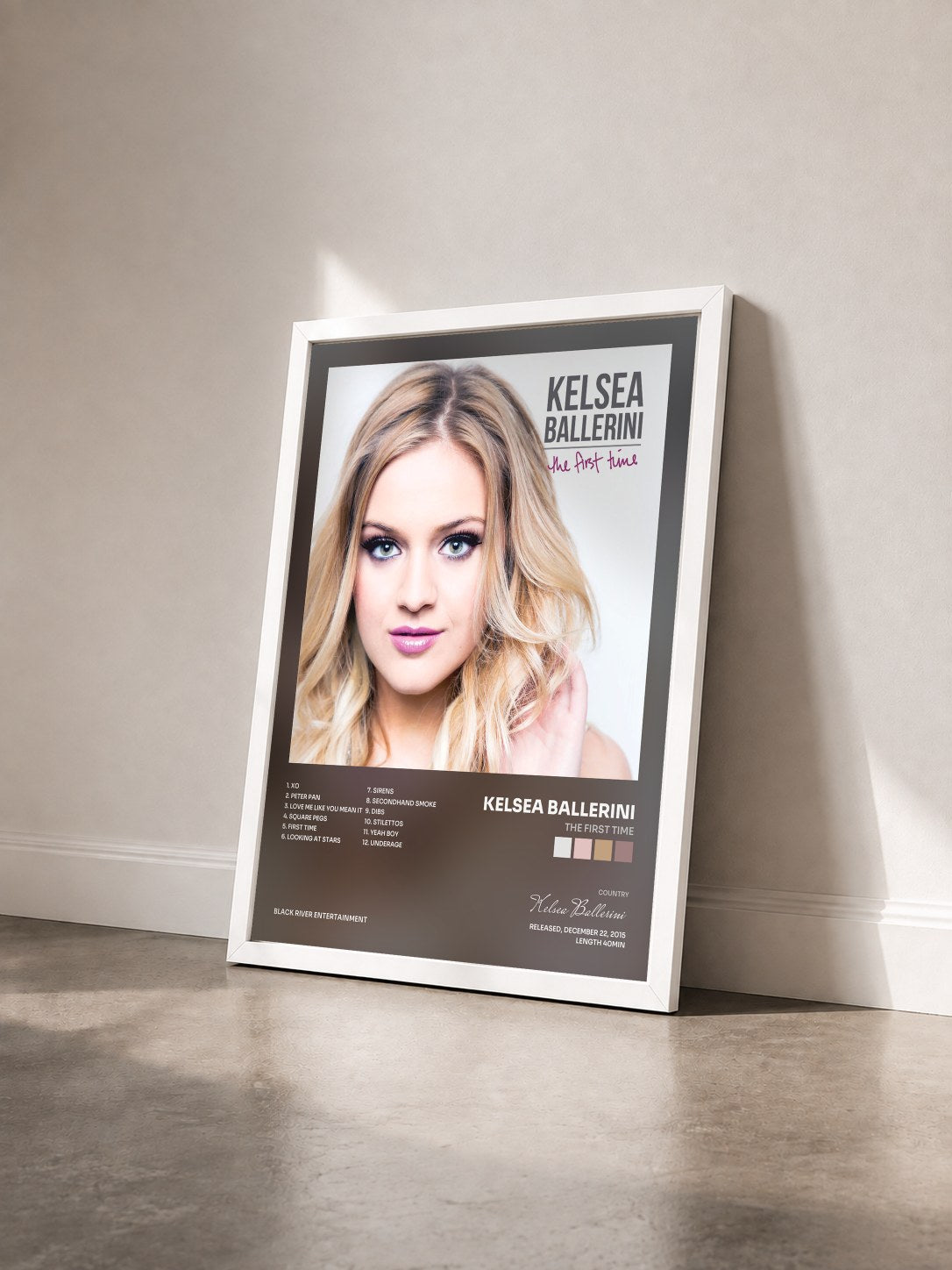 #blanc Tableau de l'album The First Time de Kelsea Ballerini vu de trois quarts, cadre blanc