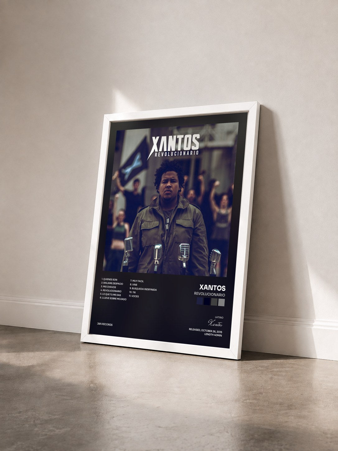 #blanc Tableau de l'album Revolucionario de Xantos vu de trois quarts, cadre blanc