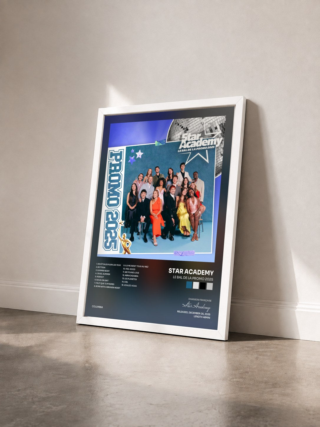 #blanc Tableau de l'album Le bal de la promo 2025 de Star Academy vu de trois quarts, cadre blanc