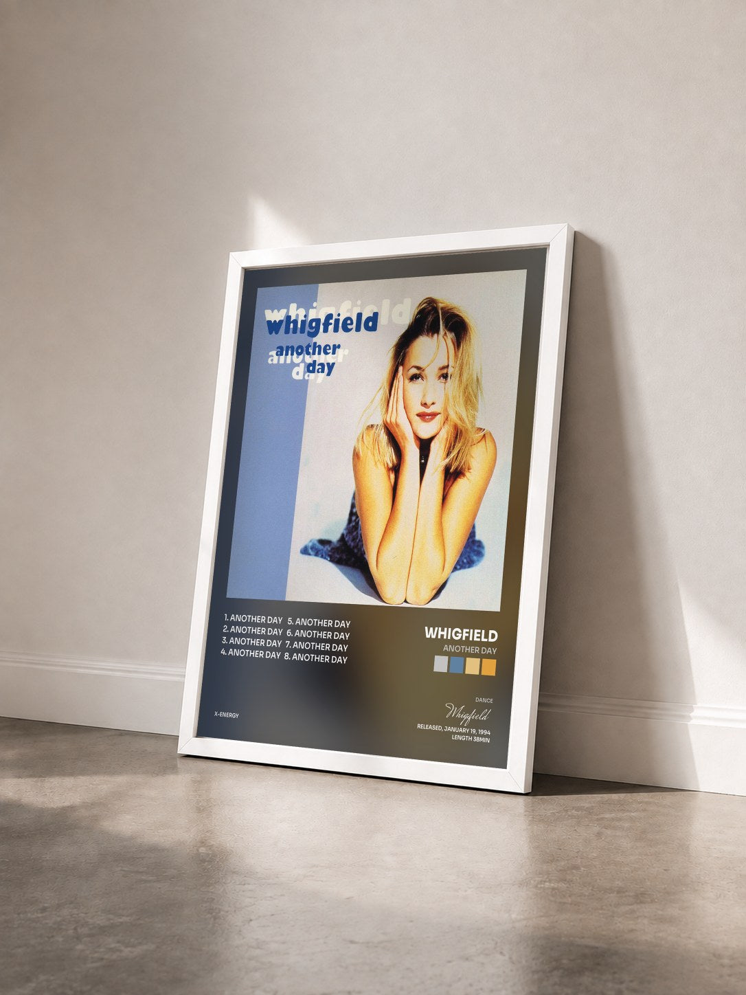 #blanc Tableau de l'album Another Day de Whigfield vu de trois quarts, cadre blanc