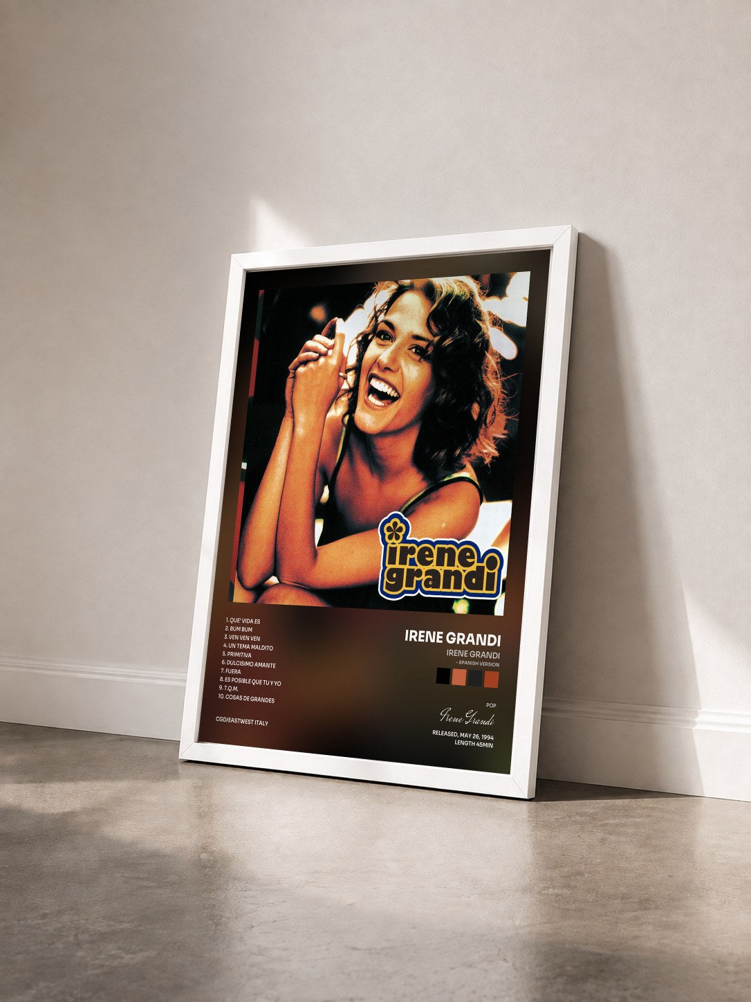 #blanc Tableau de l'album Irene Grandi (- spanish version) de Irene Grandi vu de trois quarts, cadre blanc