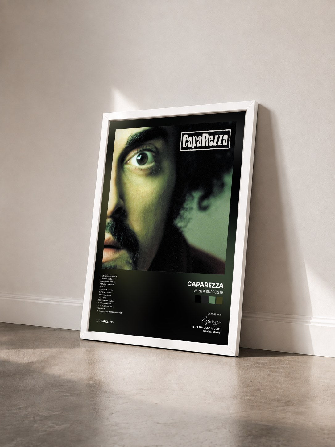 #blanc Tableau de l'album Verità Supposte de Caparezza vu de trois quarts, cadre blanc