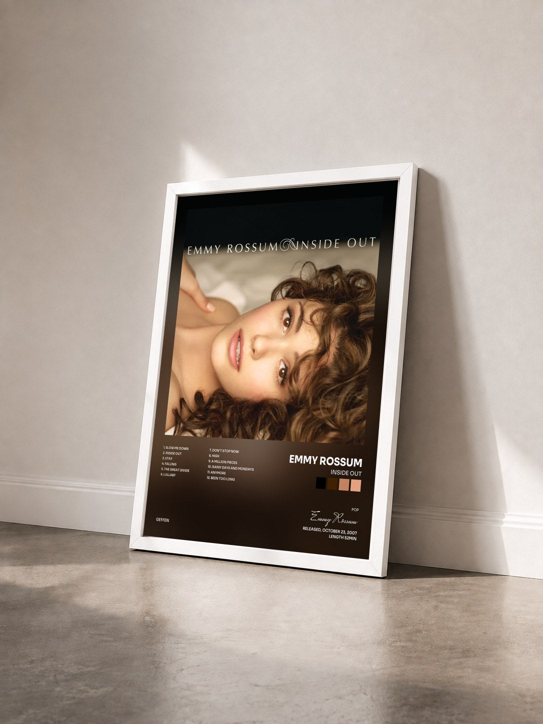 #blanc Tableau de l'album Inside Out de Emmy Rossum vu de trois quarts, cadre blanc
