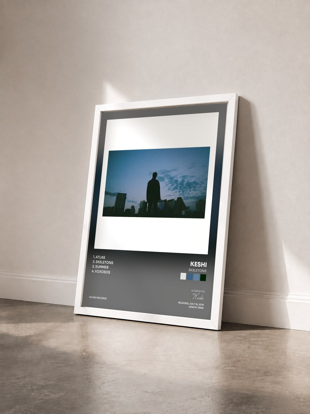 #blanc Tableau de l'album skeletons de Keshi vu de trois quarts, cadre blanc